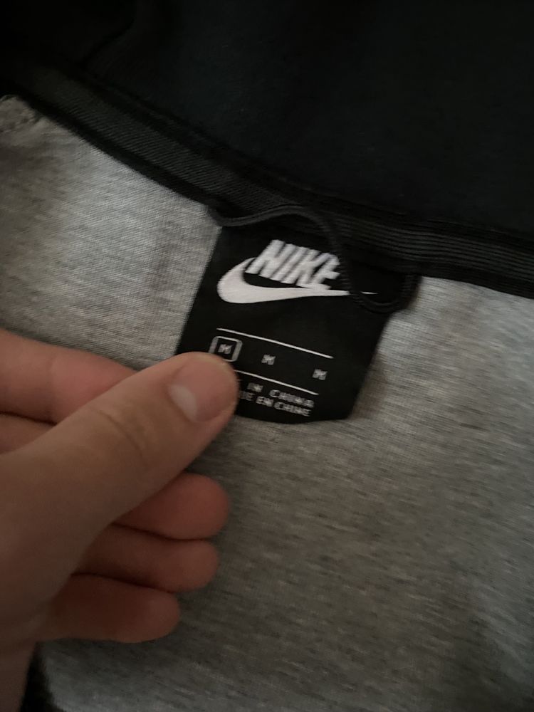 Nike tech горнище.