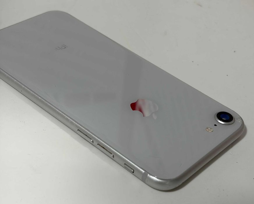 Продавам Apple iPhone 8 64GB