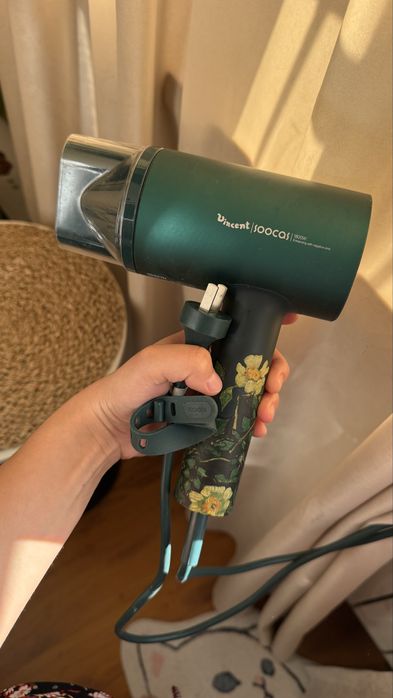 Продам мощный фен для волос