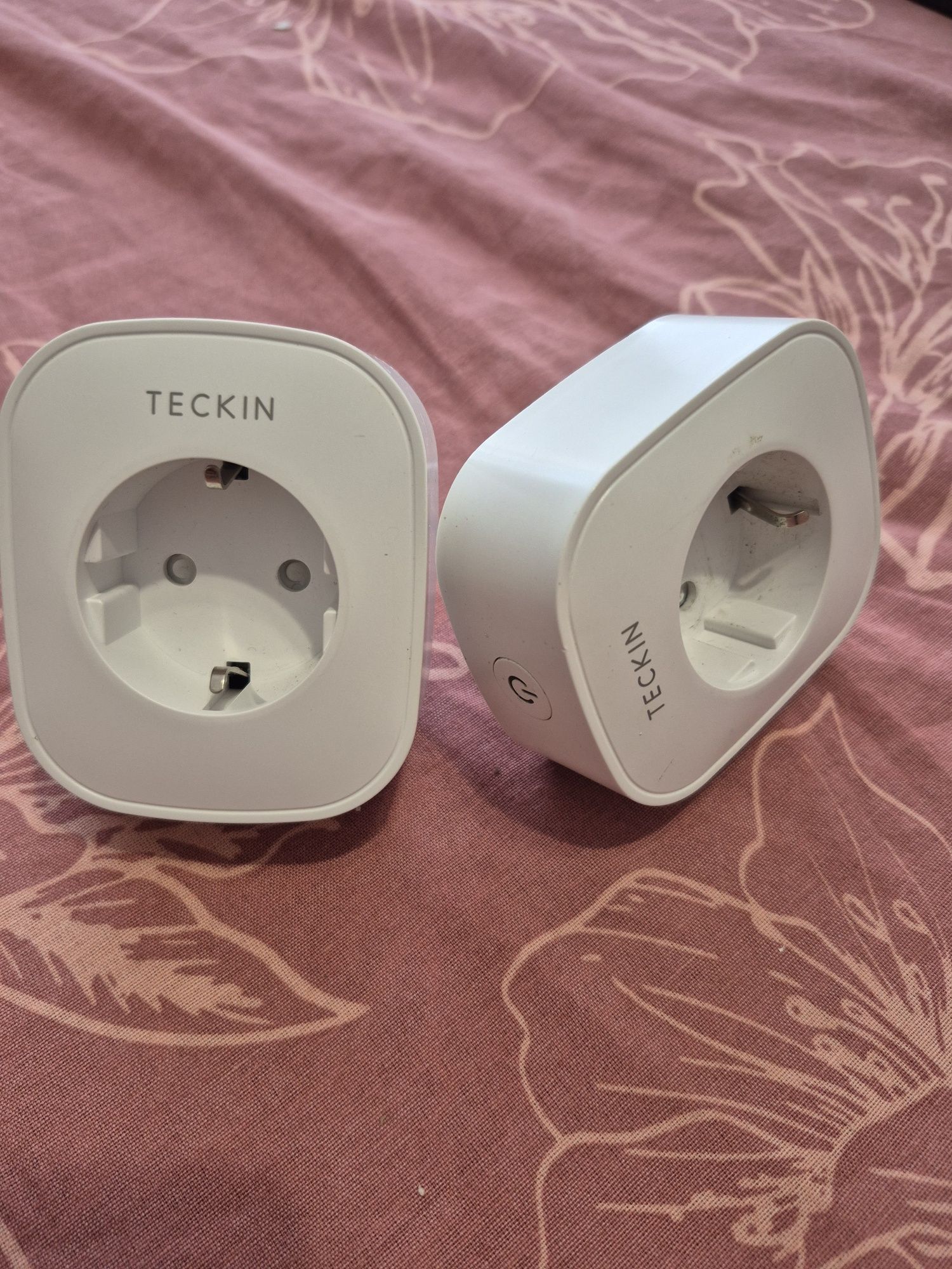 Два смарт контакта Teckin