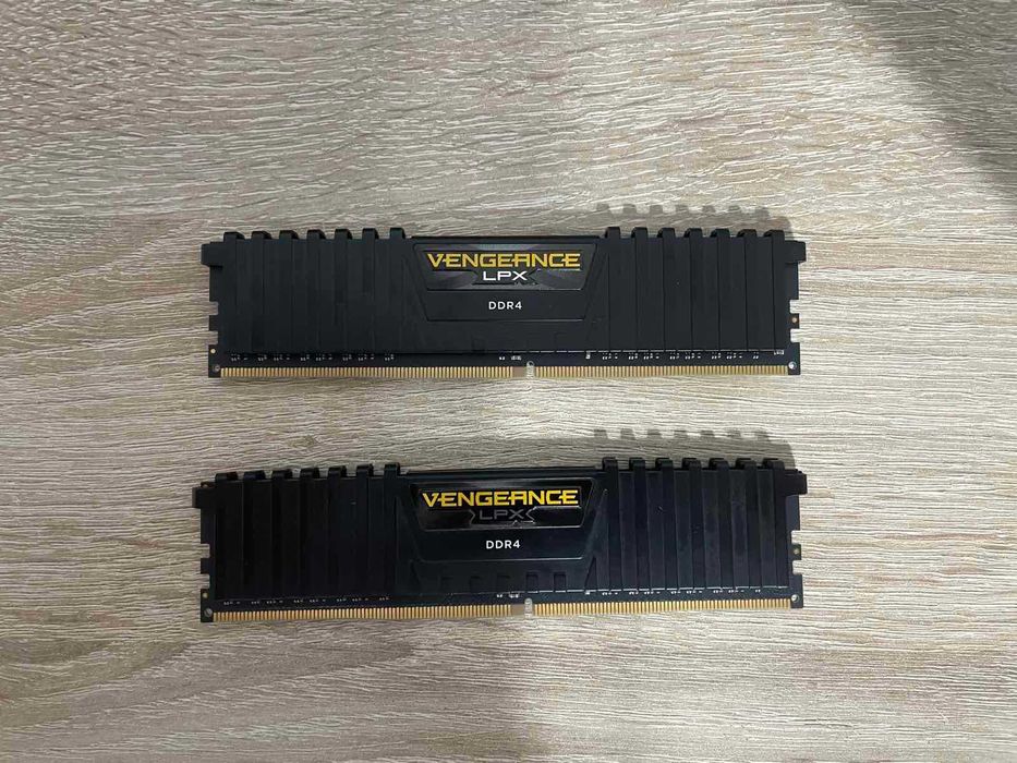 Corsair Vengeance LPX 2x4 GB (8) DDR4 CL16 2667mhz RAM