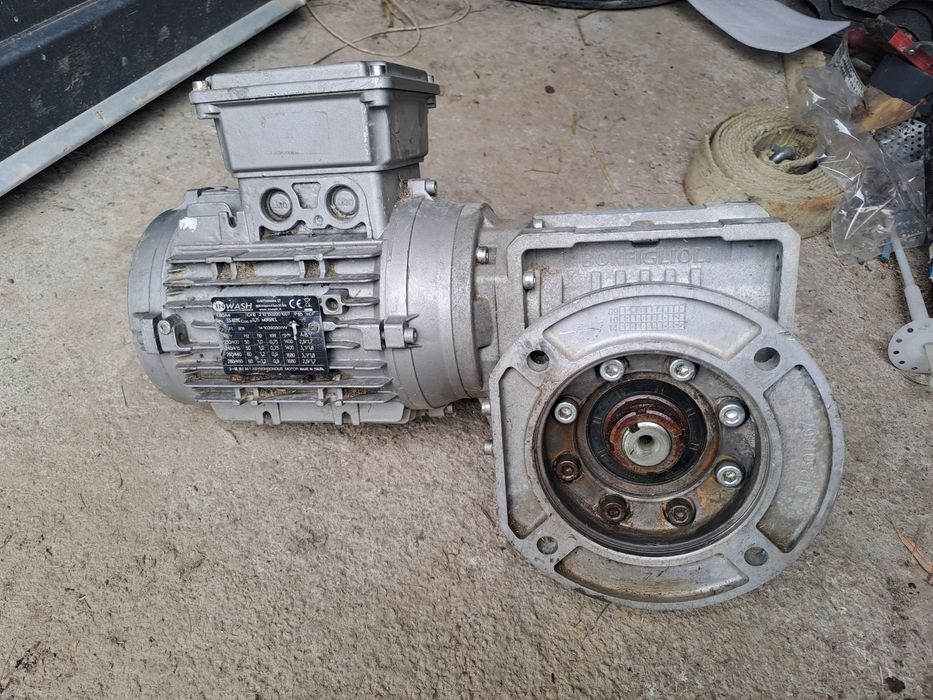 Motor elecrtric cu reductor 400V/230V