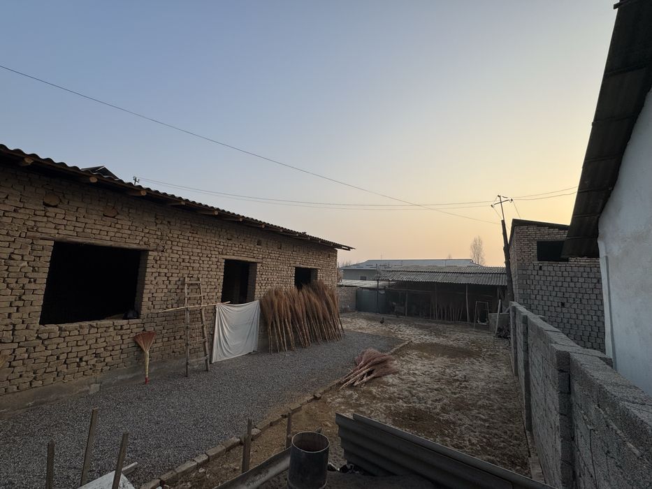 Йўл юзида УЙ (Ер) СОТИЛАДИ. Бизнес ва хонадон учун