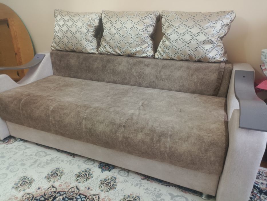 Продам диван в отличном чистом состоянии. Уступлю