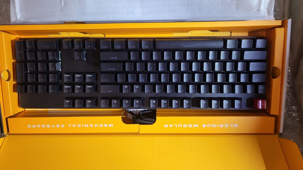 Нова ТОП геймърска клавиатура Glorious GMMK Full-Size RGB