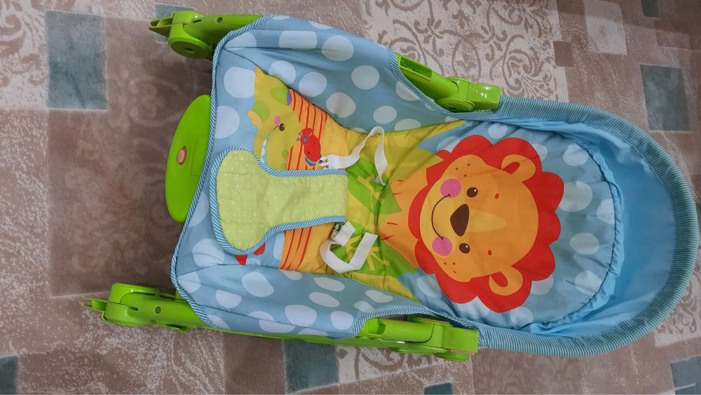 Бебешки шезлонг с ръчно люлеене