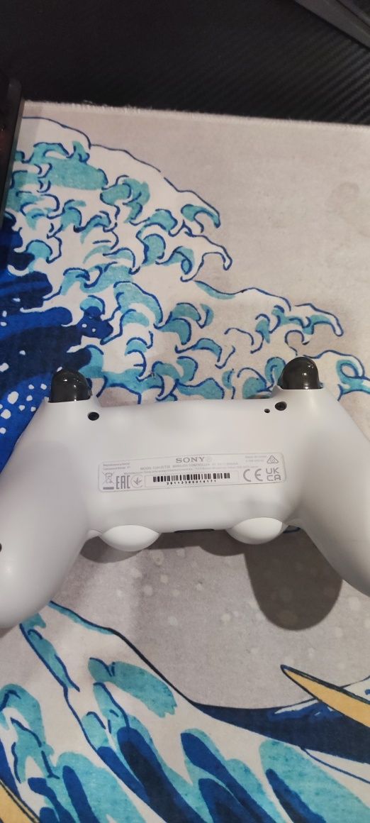 Ps4 controller black and white