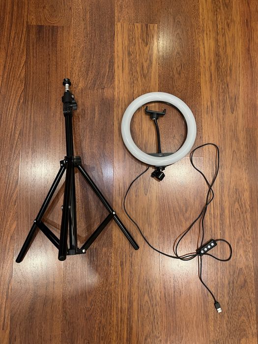 Кольцевая лампа на штативе