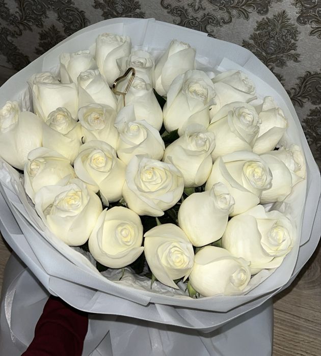 Цветы белые розы