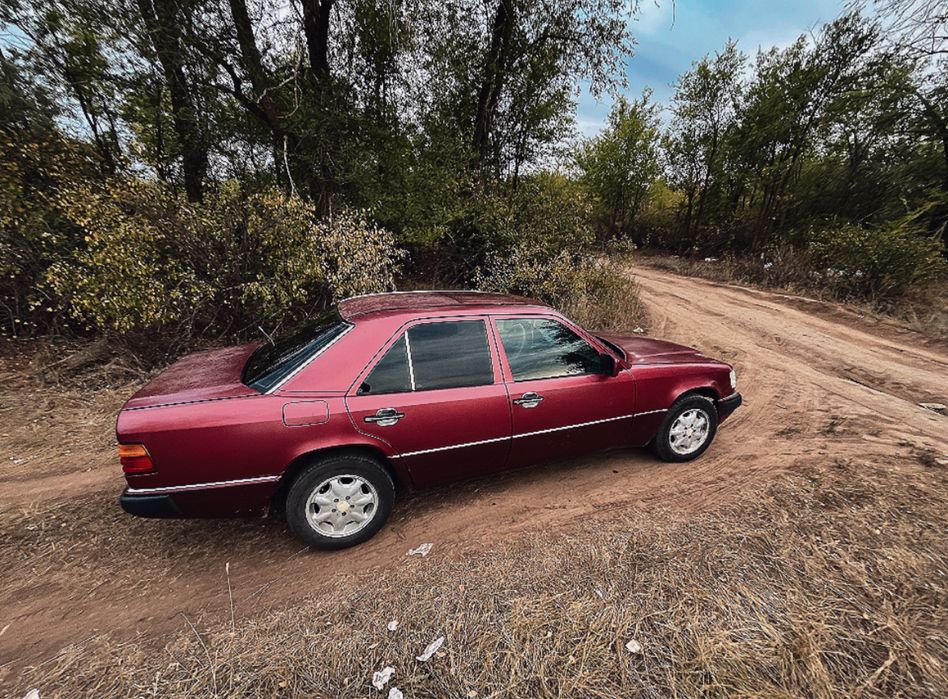 Продам Mercedes Benz (d) 124 срочно