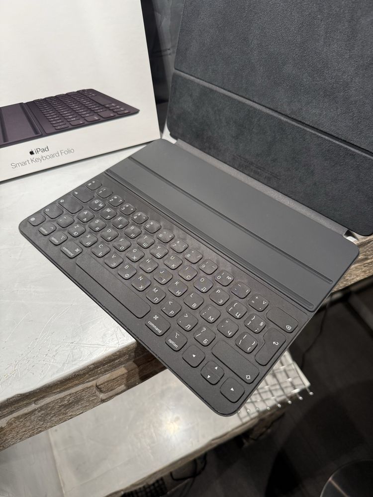 КАТО ЧИСТО НОВА Smart Keyboard Folio за Ipad Pro 12.9" (3 and 4 gen)