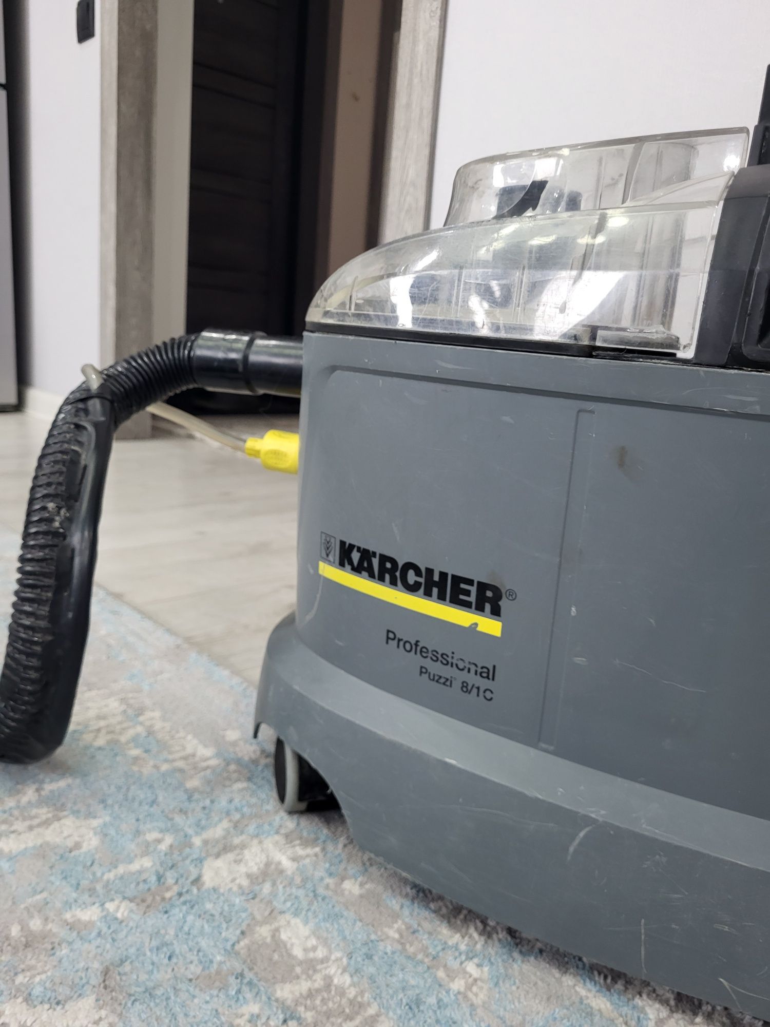 Karcher Puzzi 8/1c моющий пылесос