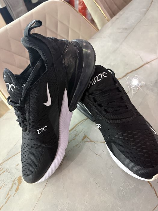 Маратонки Air Max 270