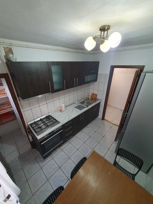 apartament  3 camere mobilat si utilat!   	Zona Tractorul