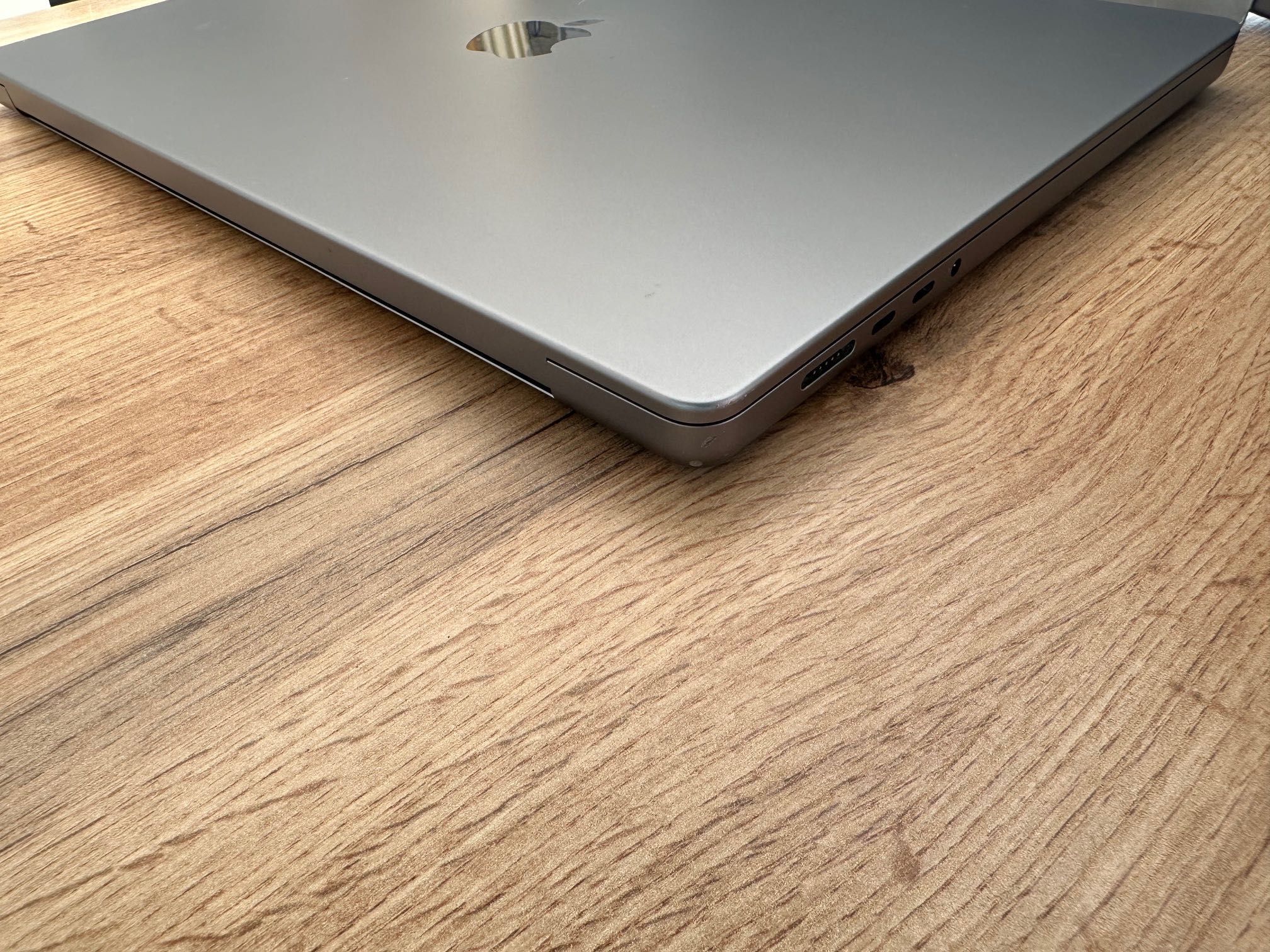 MacBook Pro 16" M1 Pro 10-Core CPU/ 16-Core GPU/ 16RAM/ 1TB SSD