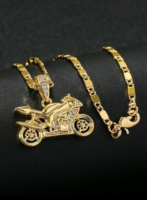 Colier auriu cu forma unei motociclete
