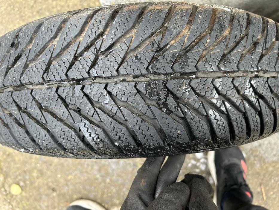 Зимни гуми с тасове 175/65R14 от пежо 206.