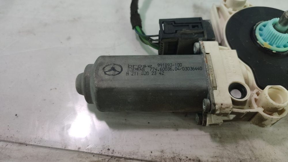 Motoras geam stanga fata A2118202942 Mercedes-Benz E-Class W211 [face