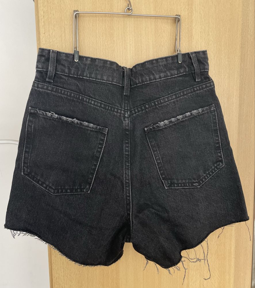 Дамски дънкови къси панталони Zara, с висока талия.