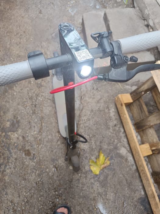 Vâd trotinetă electrcă folosită foarte puțin pentru mai multe detali