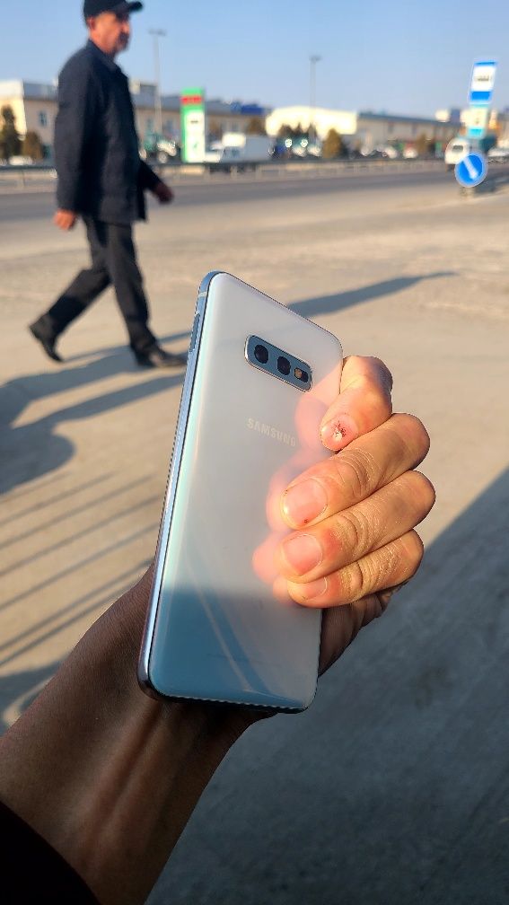 Samsung galaxy s10.e