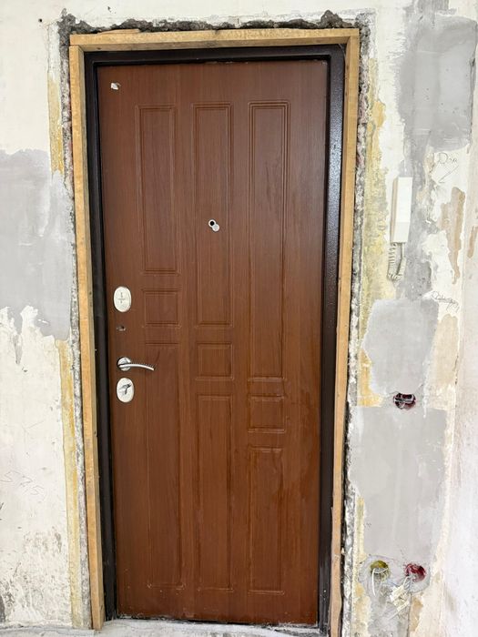 Продам дверь входную