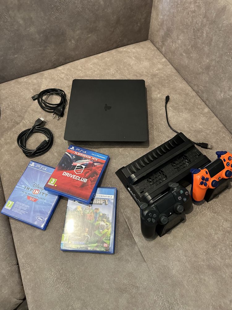 PlayStation 4 slim 1 TB