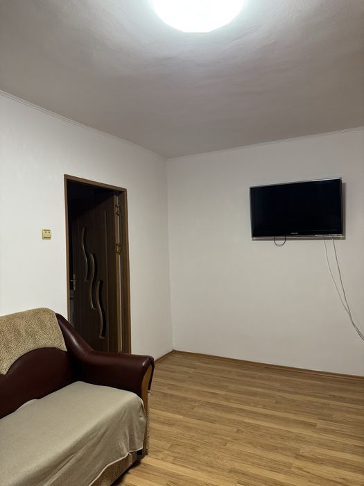 Inchiriez apartament cu 2 camere ,zona Trivale complex 2