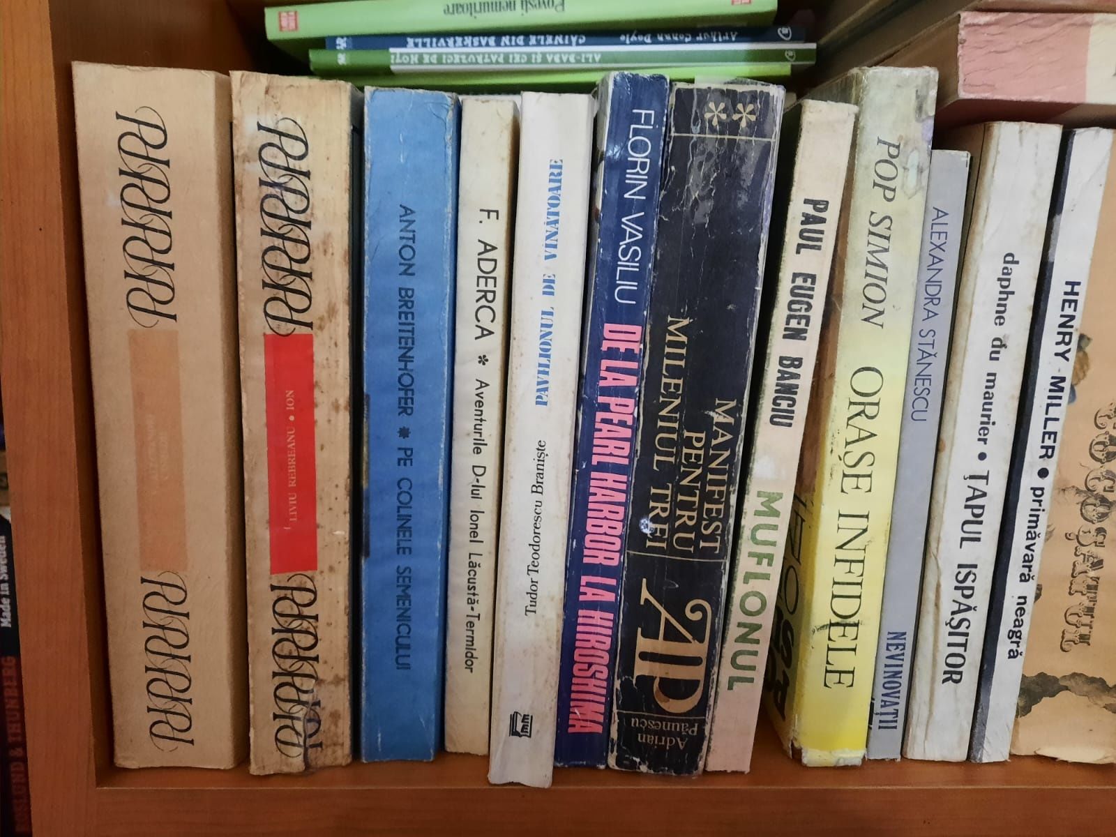 Carti vechi in stare buna