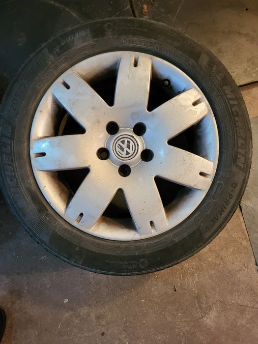 Автомобилни лети джанти фолксваген с гуми michelin  205/55 R16