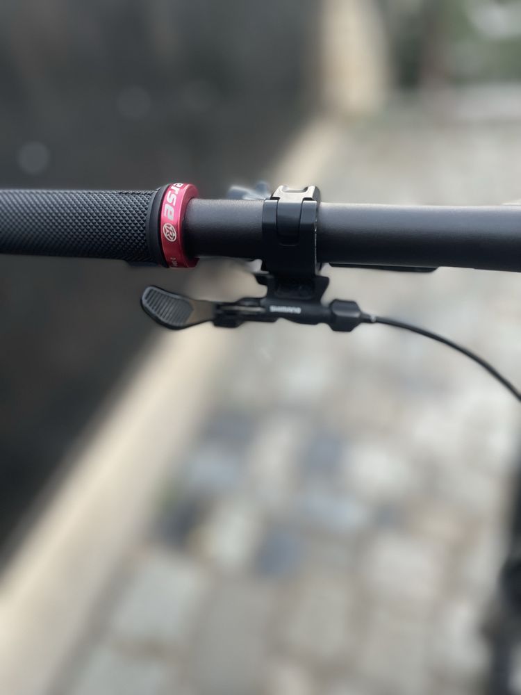 Vând Focus Thron impecabil