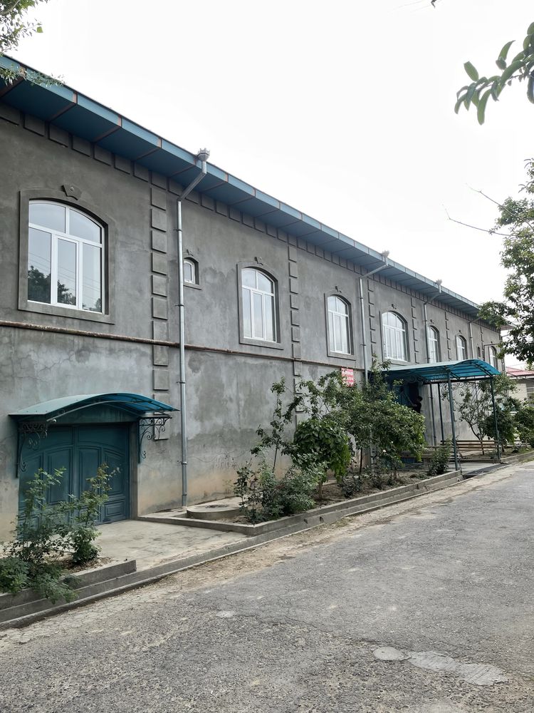 Hovli uy sotiladi
