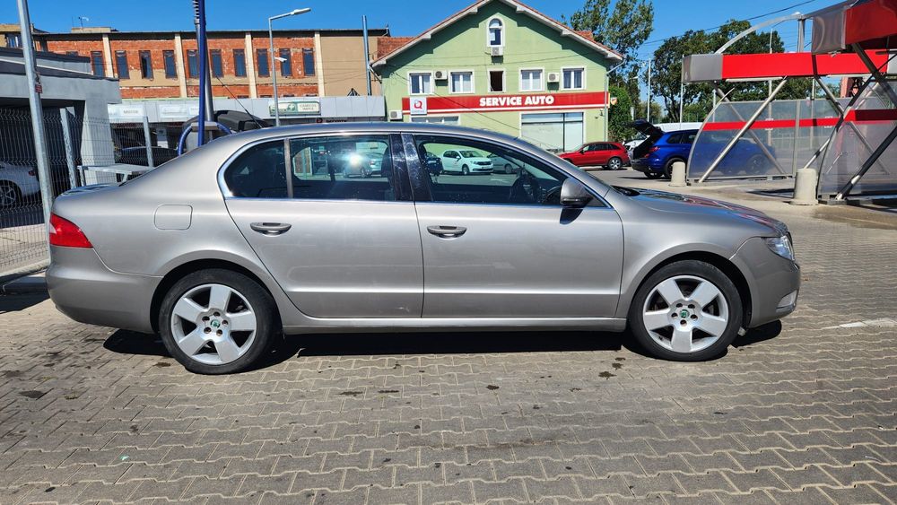 Vând Skoda Superb 1.4 TSI 2009, Euro 5, Gri metalizat, Înmatriculată