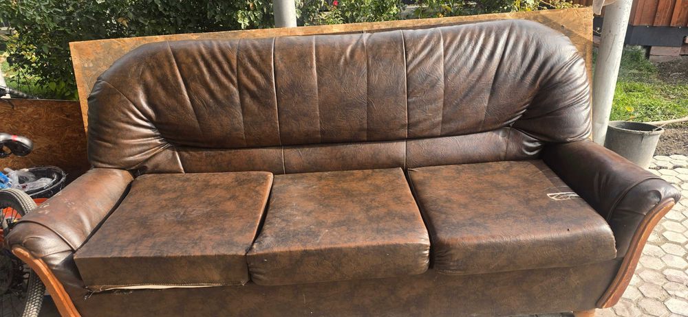 Диван кожаный  б/у