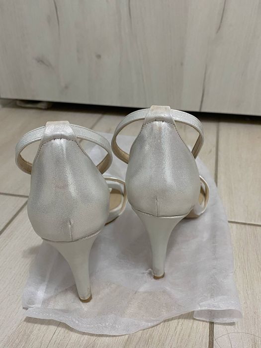 Sandale cu toc Alb sidefii