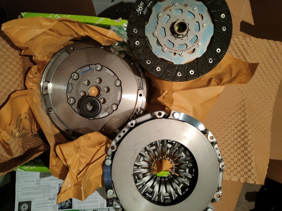 Vând ambreiaj cu volanta masa dubla Peugeot Citroen 1.5/1.6 837081