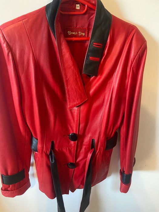 Haină de piele, impecabilă, damă