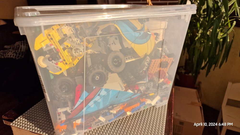 Cutie piese Lego City cca 4kg diverse kituri.