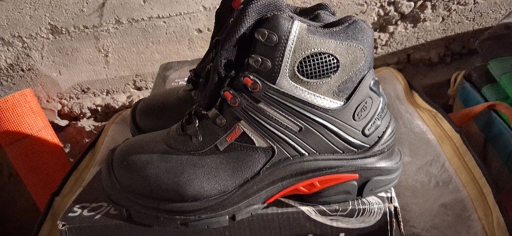 Bocanci        munca     Strauss