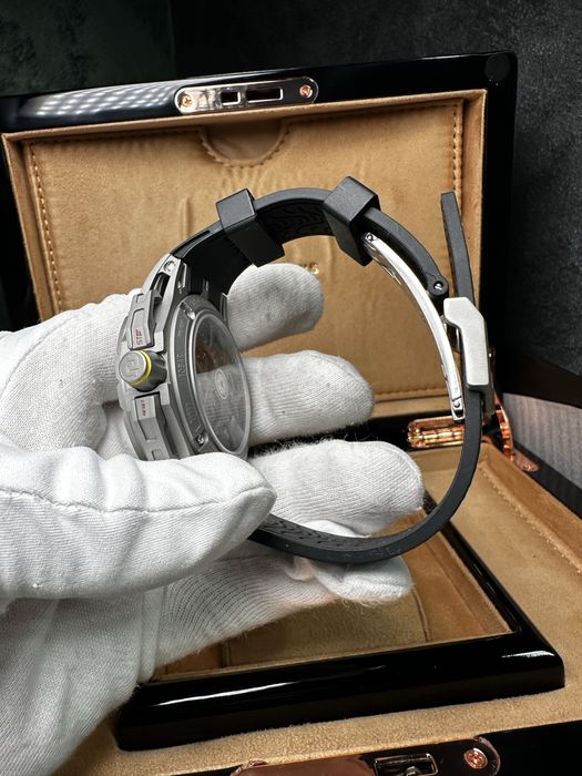 Часовник Roger Dubuis