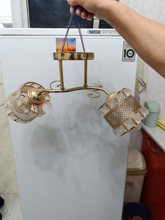 Люстра золотистая