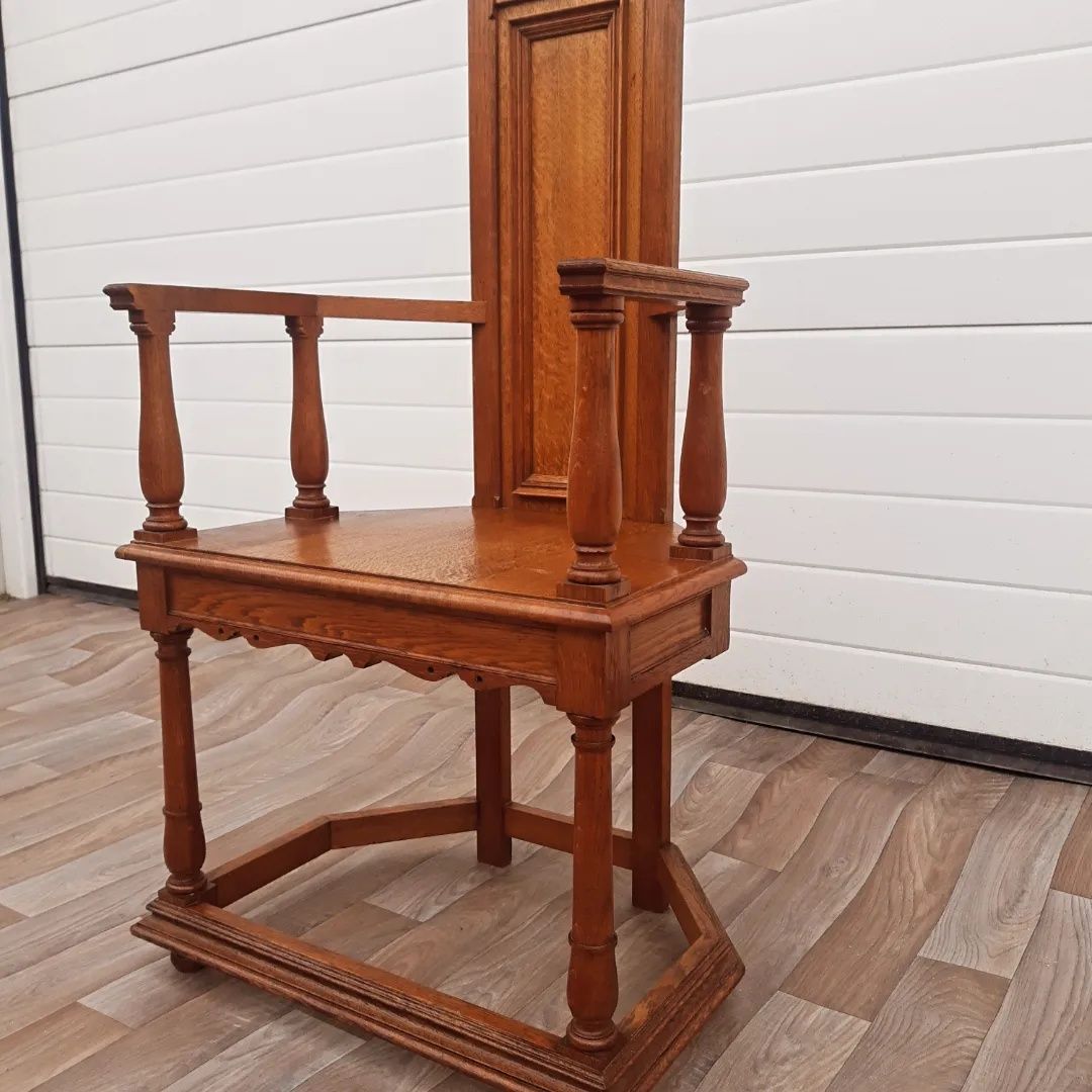 Фотьойл трон Caquetoires в ренесансов стил.Изработка дъб, края на 19-т