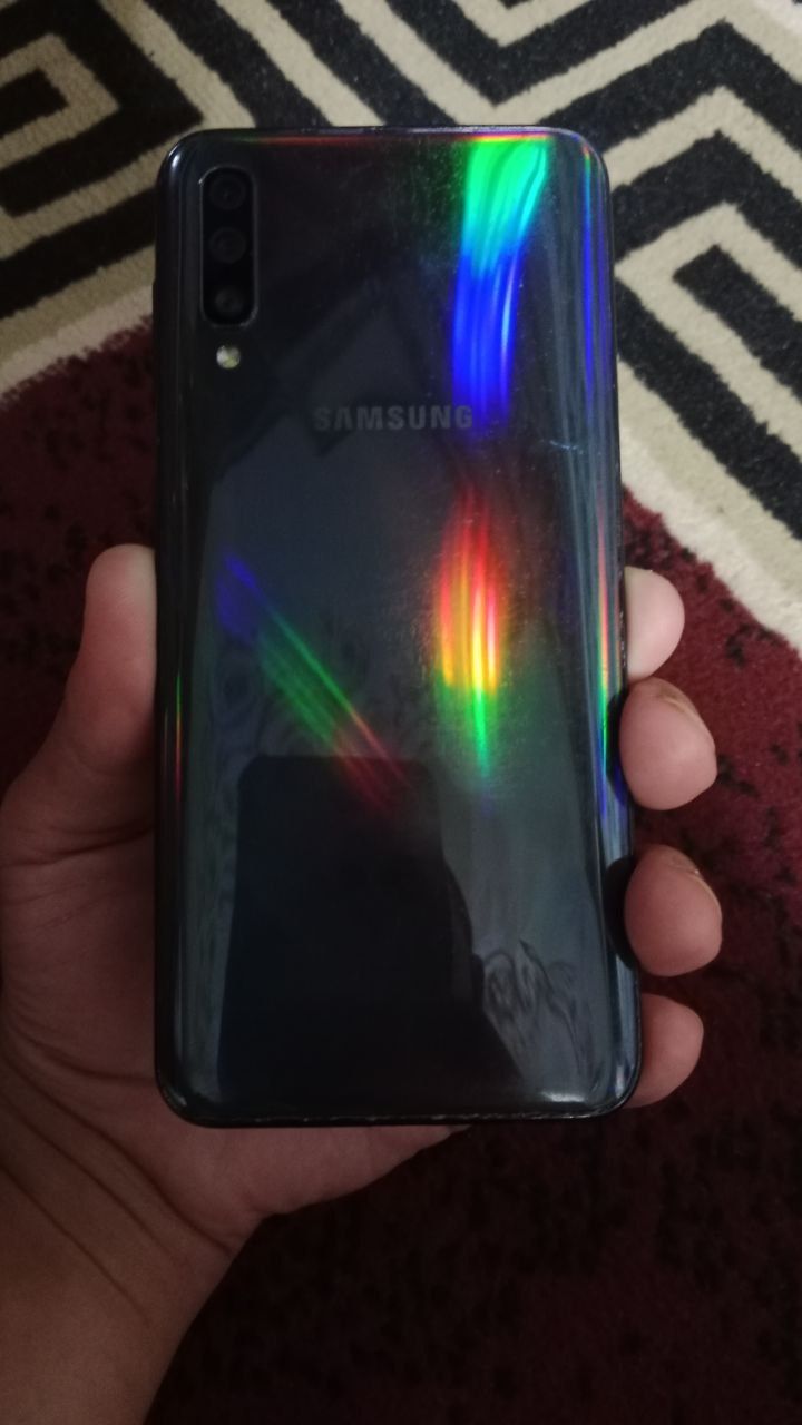 Samsung a 50 holati yaxshi xech qanday aybi yuq
