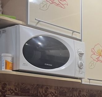 Микроволновка в хорошем состоянии.