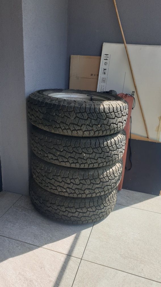 Roti Suzuki Jimny cu cauciucuri Hankook Dynapro ATM RF10 205/70 R15