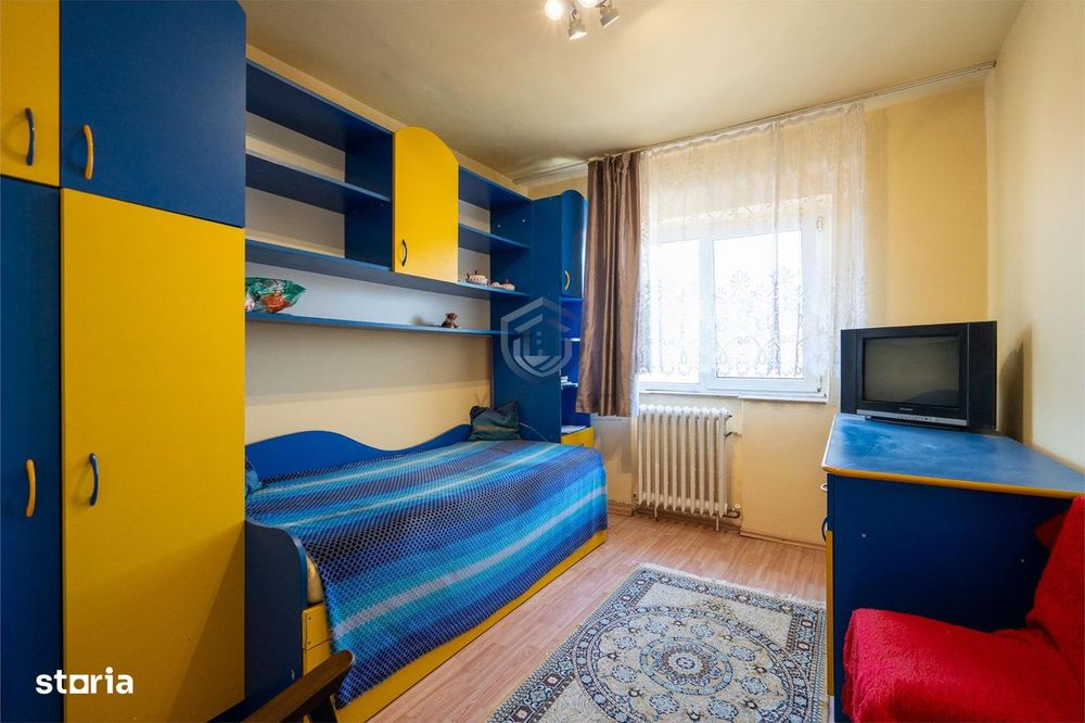 Apartament Cu 3 Camere, Decomandat, Zona Rogerius