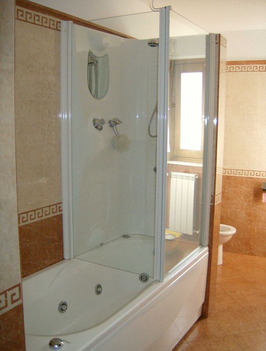 Vind CASA  FAMILIALA  cu  CABINET MEDICAL , Birouri ,  Pensiune ...
