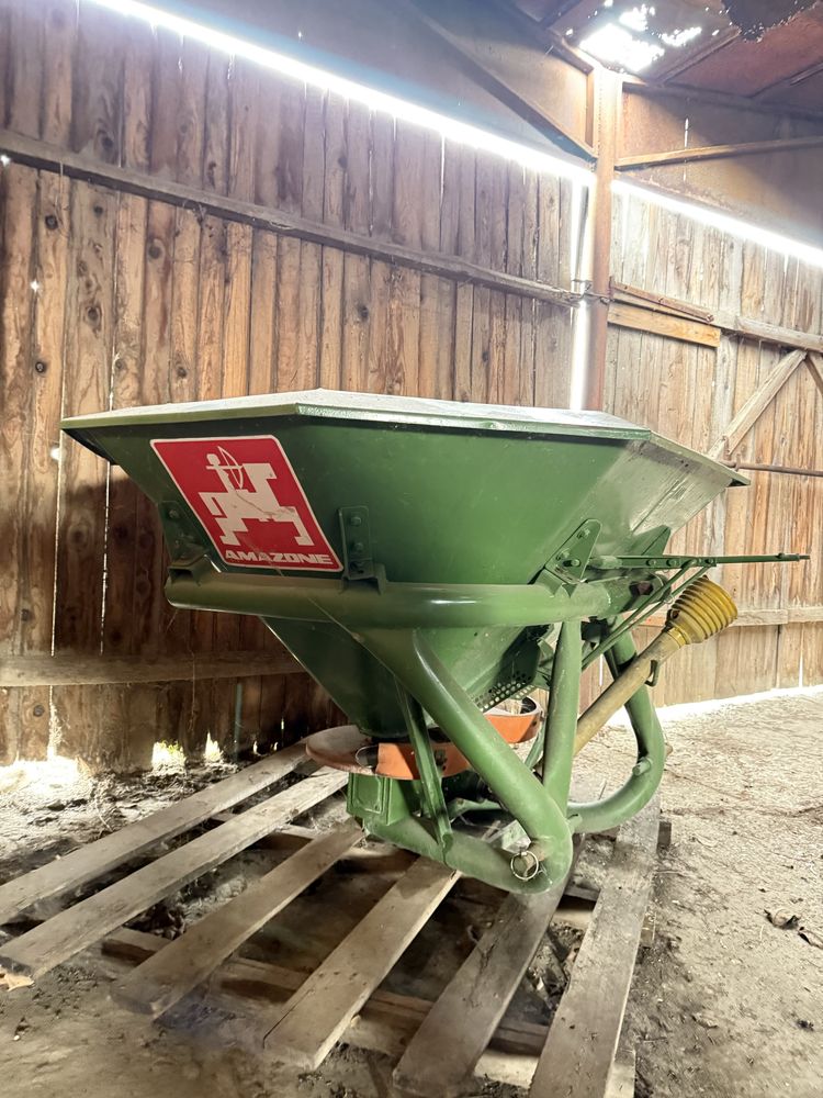 MIG - Imprastiat Azot - Distribuitor Ingrasamant 300/600 l - Amazone