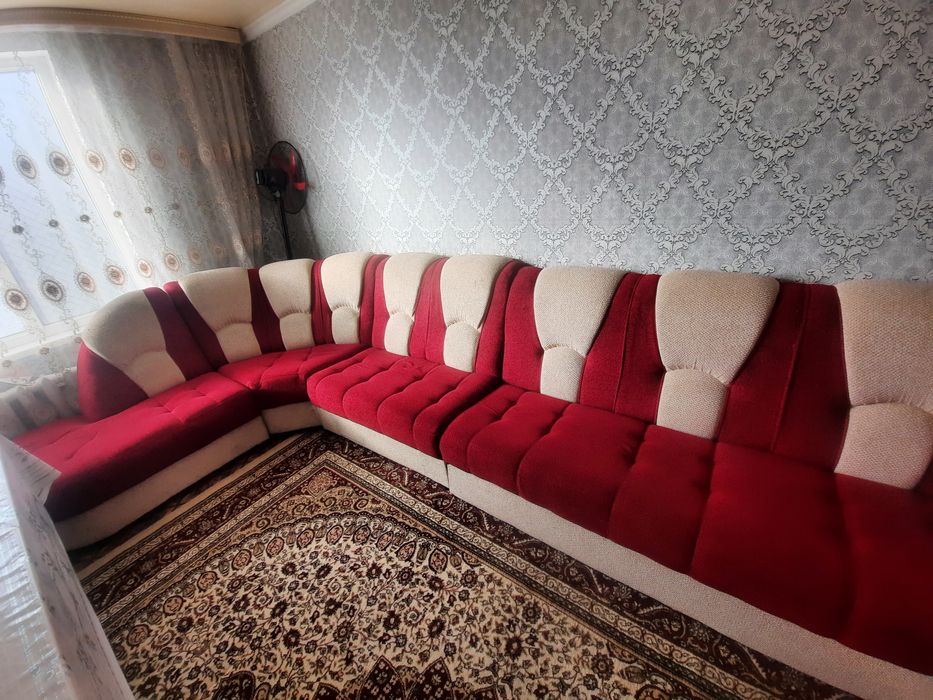 Продаётся стол..диван