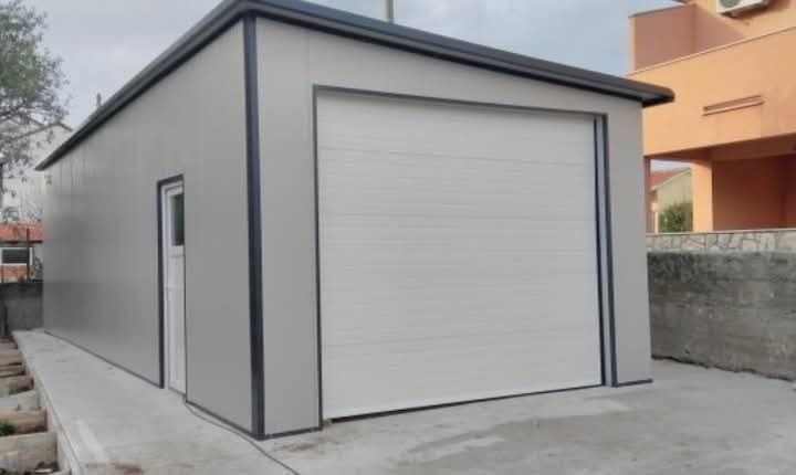 Vând garaje din structura metalica si panouri sandwich